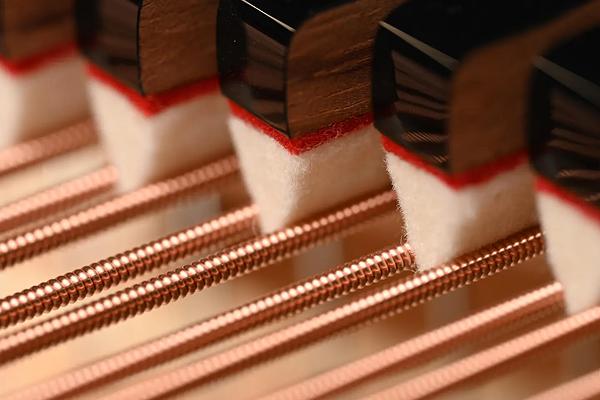 EXPERTLY CRAFTED WOUND BASS STRINGS AND METICULOUS KEY SETS